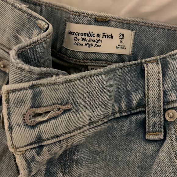 ABERCROMBIE CURVE LOVE ULTRA HIGH RISE 90s STRAIGHT JEAN - Picture 5 of 6